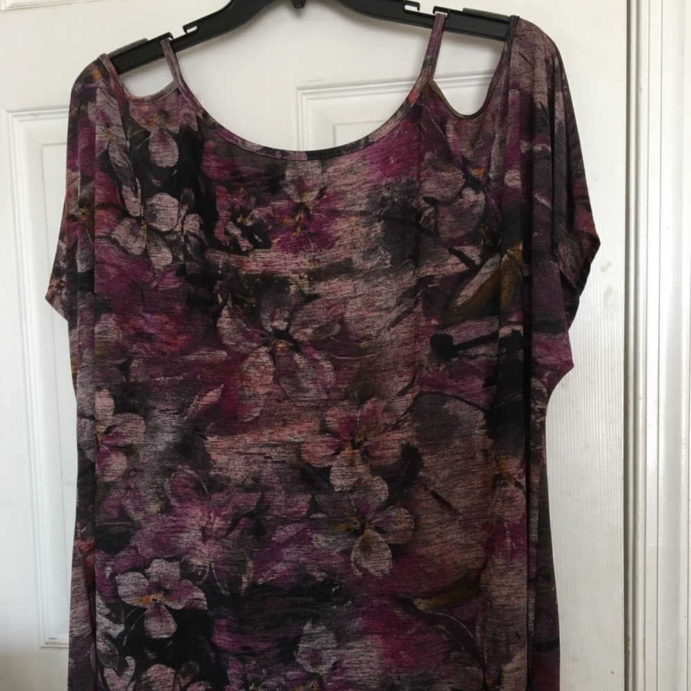 Avenue Cold Shoulder top-size 30/32